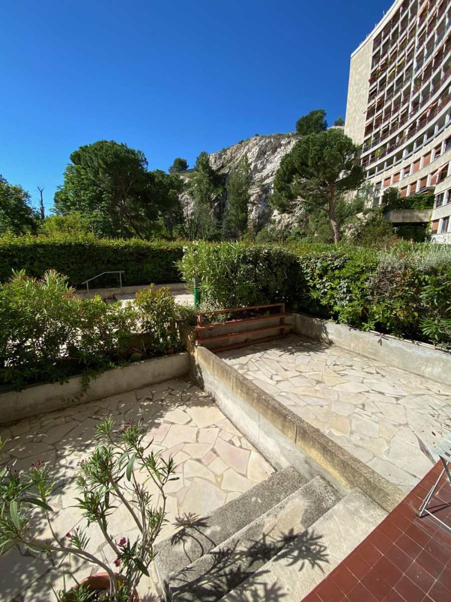 
                                                Location
                                                 Studio d'artiste à louer