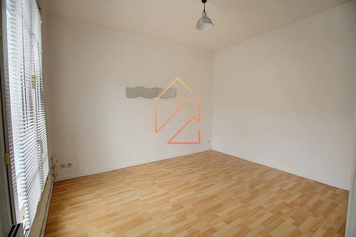 
                                                Vente
                                                 Studio de 20.82m² avec cave à rénover