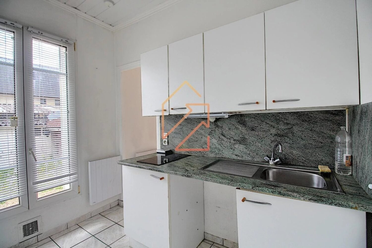 
                                                Vente
                                                 Studio de 20.82m² avec cave à rénover