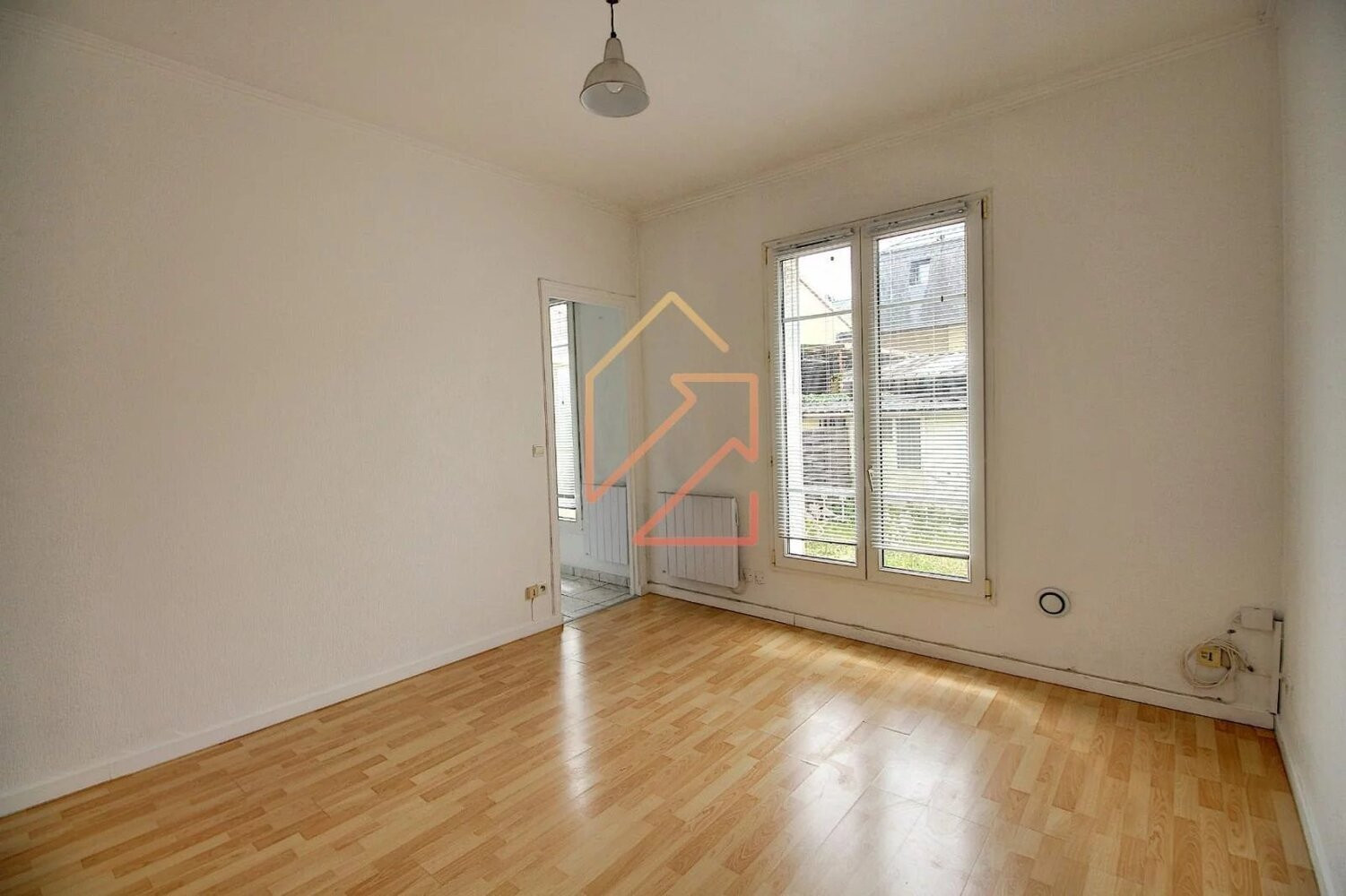 
                                                Vente
                                                 Studio de 20.82m² avec cave à rénover