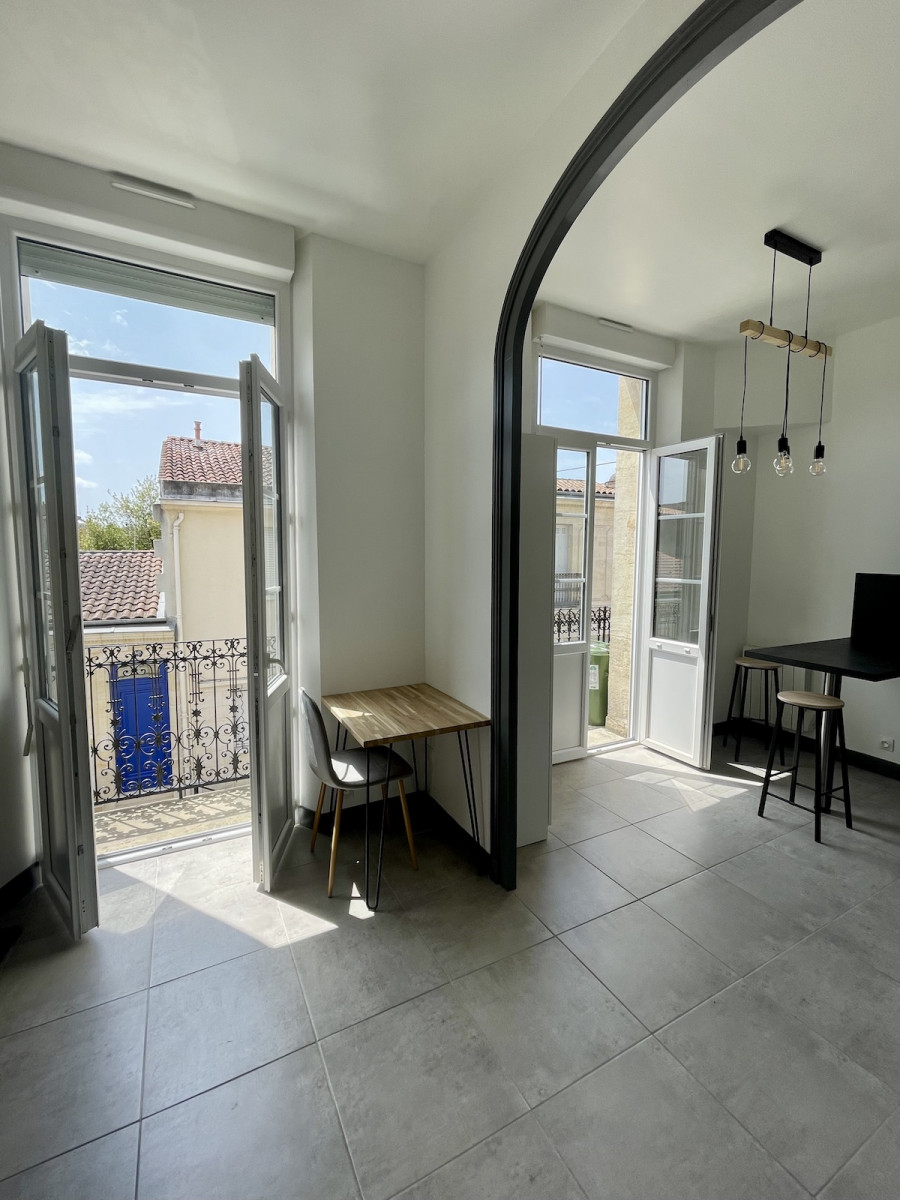 
                                                Location
                                                 Studio de 22 m2 Quartier Saint Genes