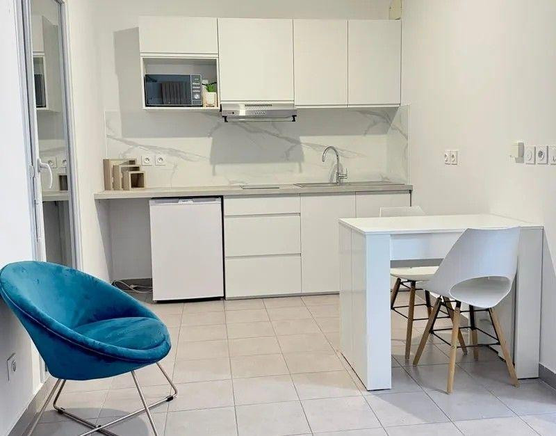 
                                                Location
                                                 Studio de 22m² avec un grand balcon de 7m²