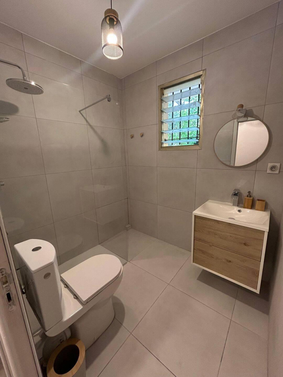 
                                                Location
                                                 Studio de 24m2 avec 20m2 de terrasse bail étudiant
