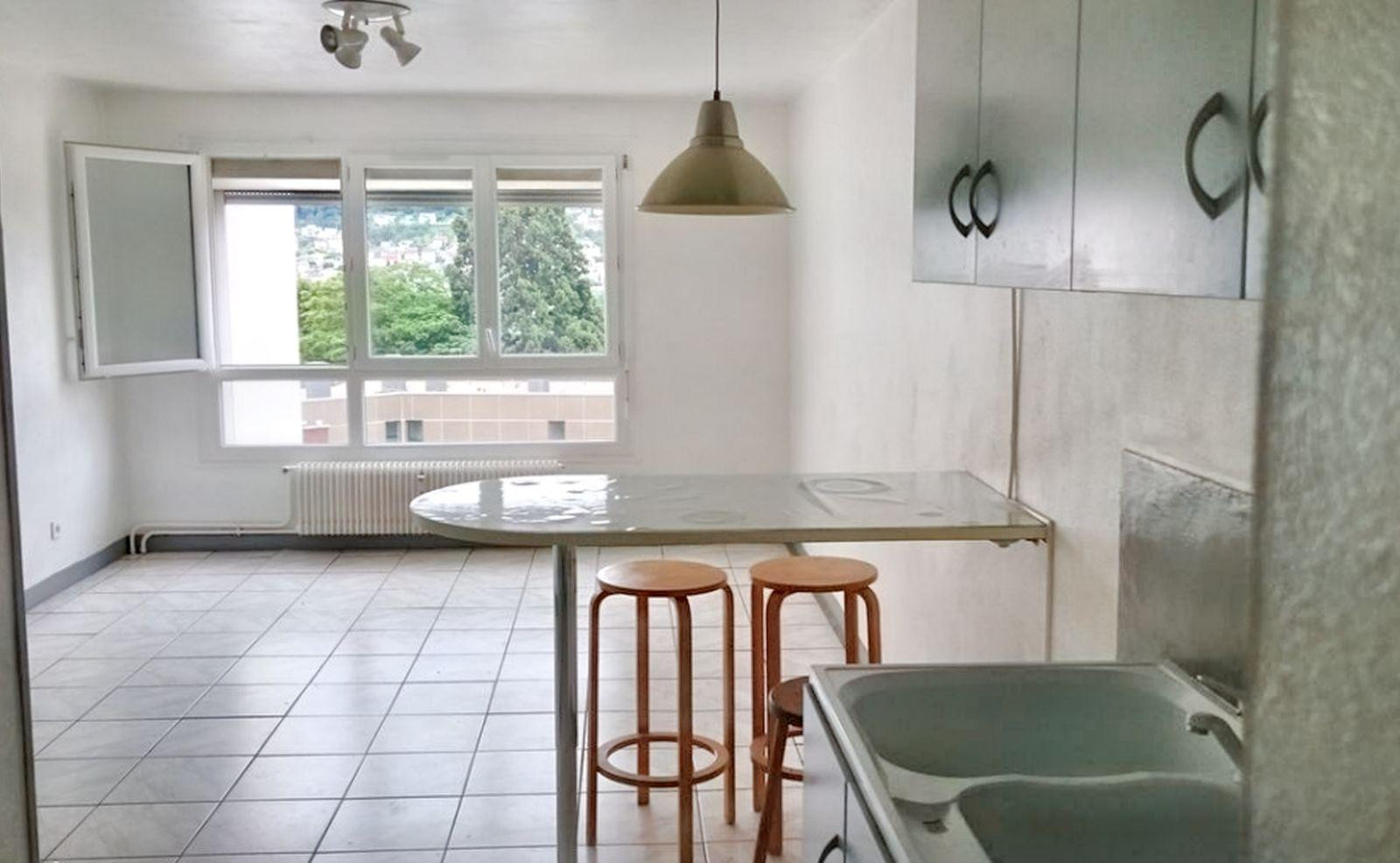 
                                                Location
                                                 Studio de 33 m2 + parking