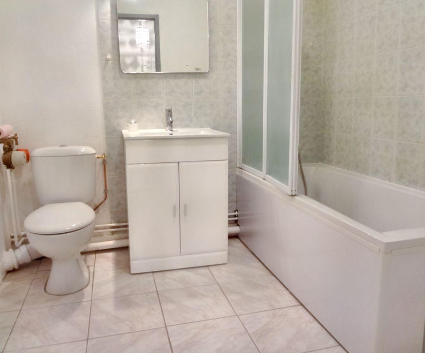 
                                                Location
                                                 Studio de 33 m2 + parking
