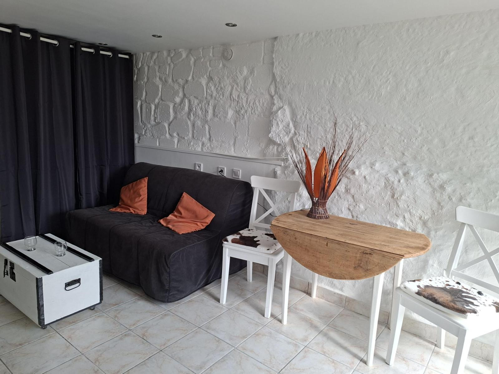 
                                                Location
                                                 Studio de caractère lumineux avec jardin partagé