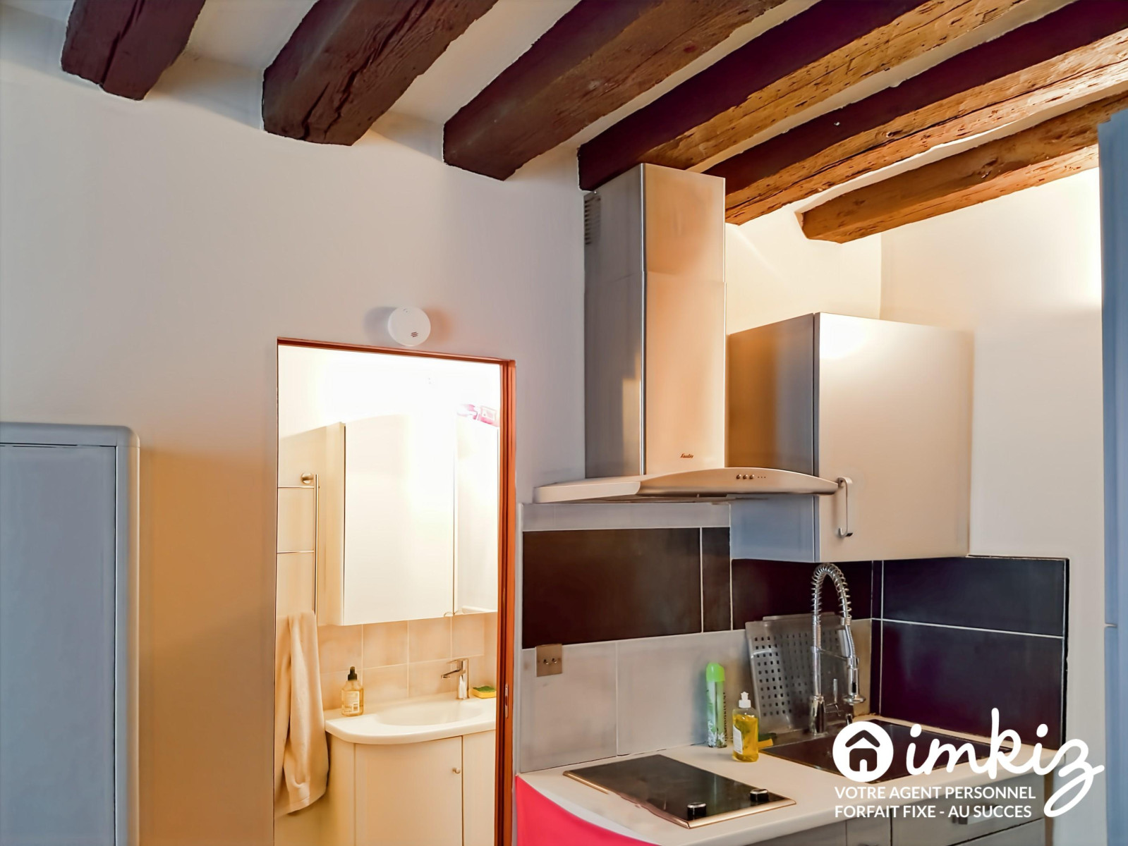 
                                                Vente
                                                 Studio de charme avec poutres