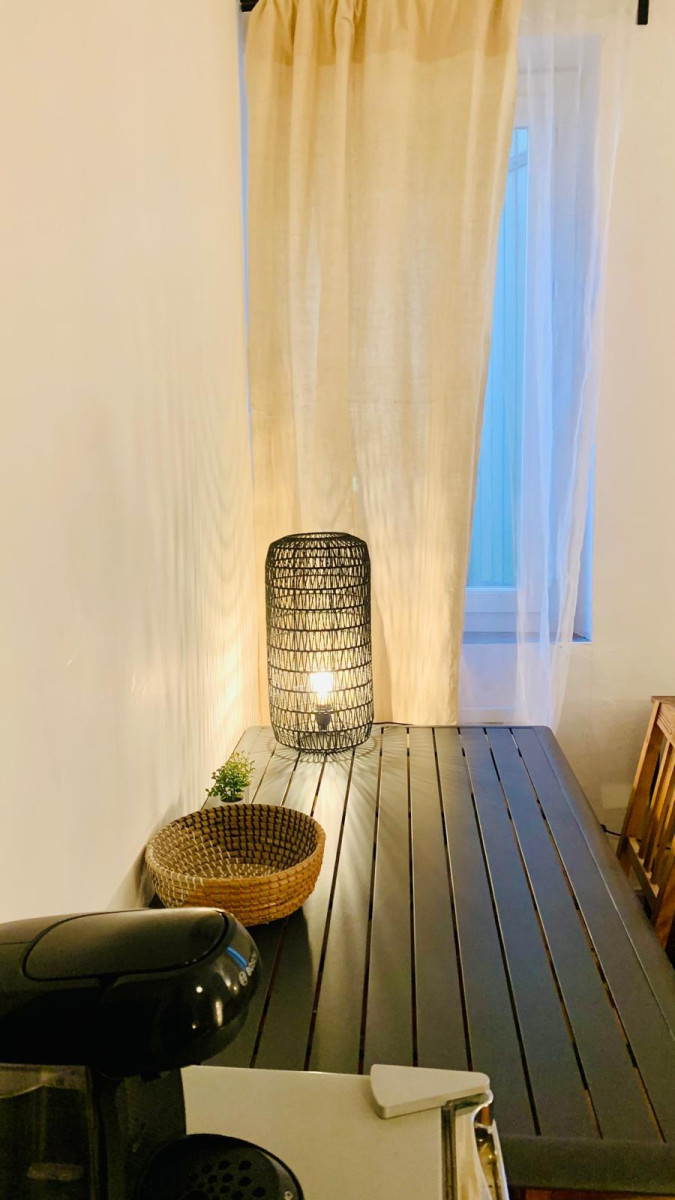 
                                                Location
                                                 STUDIO DE CHARME EN CENTRE HISTORIQUE CALME