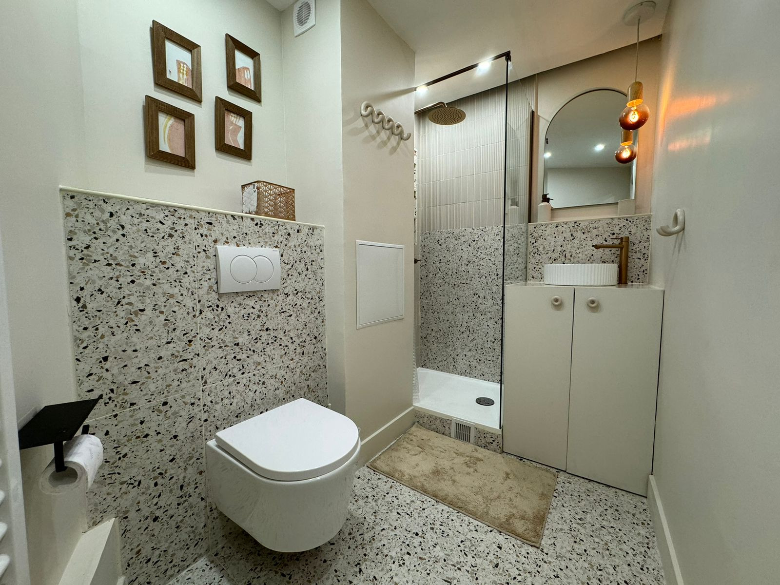 
                                                Location
                                                 Studio de luxe dans le centre-ville