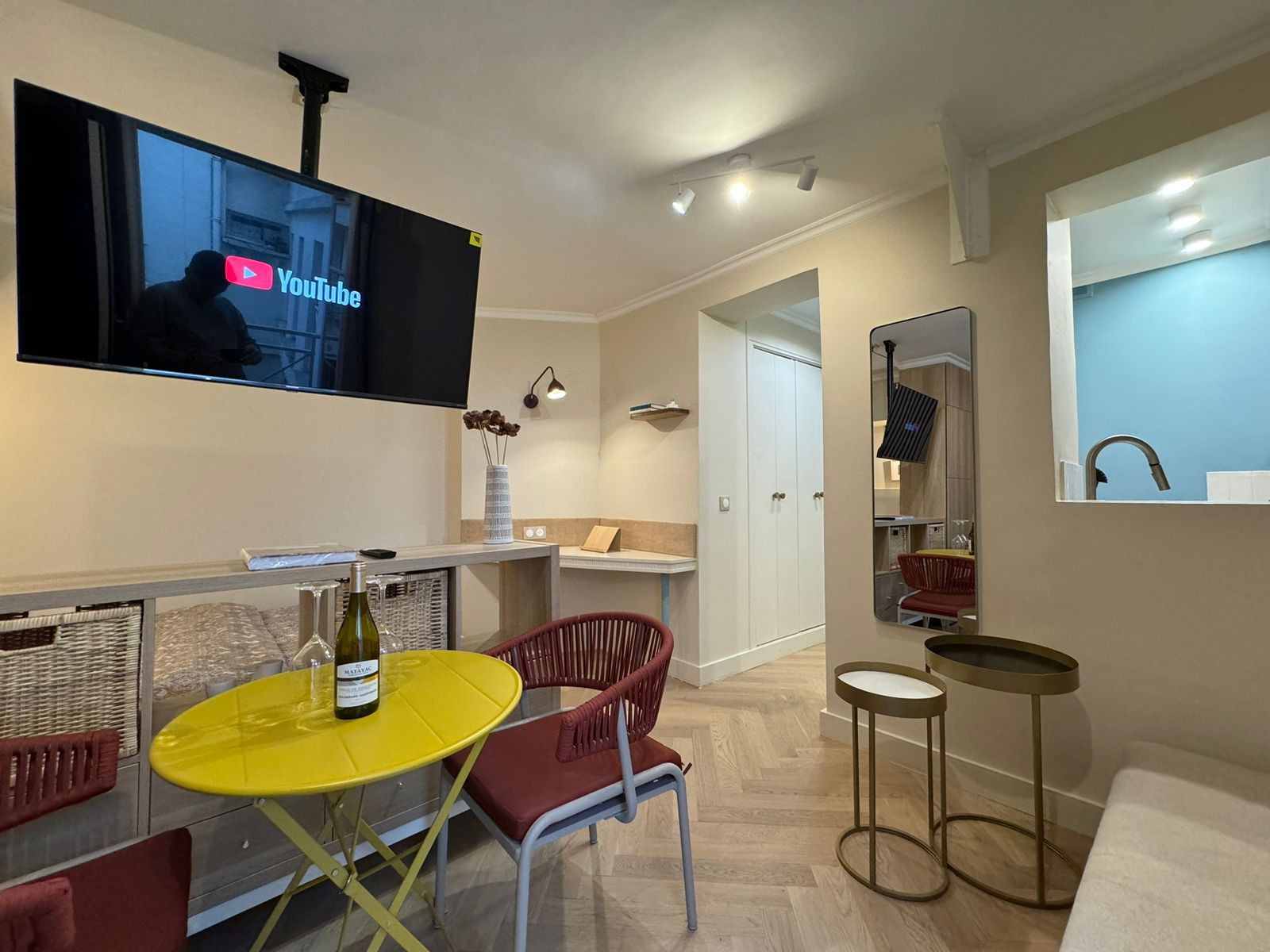 
                                                Location
                                                 Studio de luxe dans le centre-ville