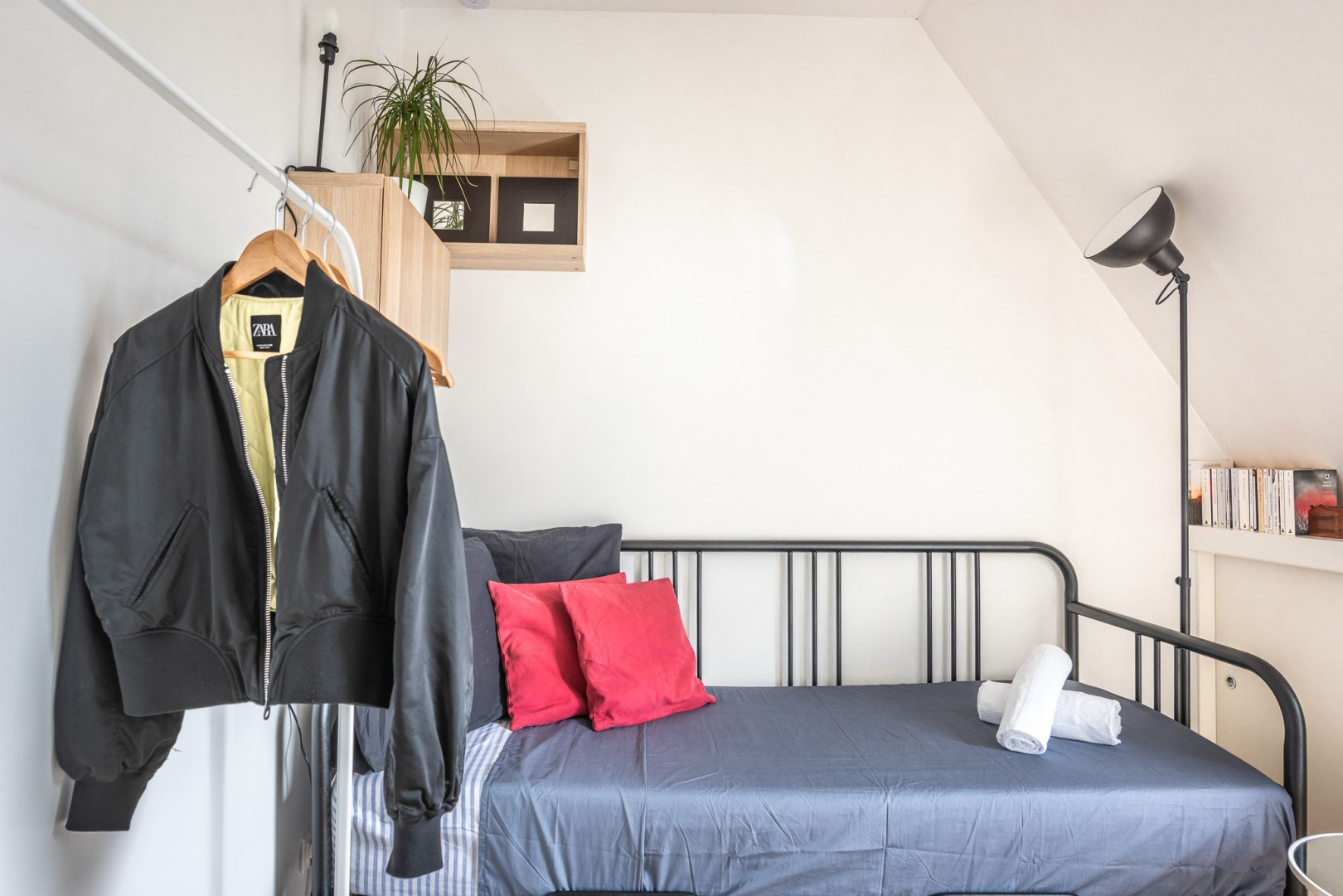 
                                                Location
                                                 Studio de prestige au coeur de Paris (loyer tout inclus)