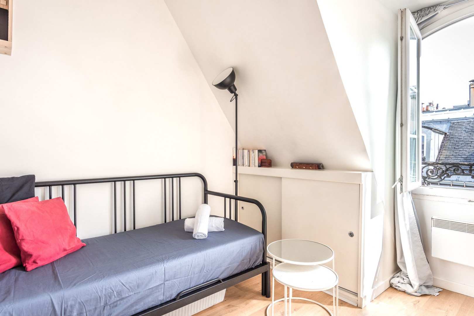 
                                                Location
                                                 Studio de prestige au coeur de Paris (loyer tout inclus)