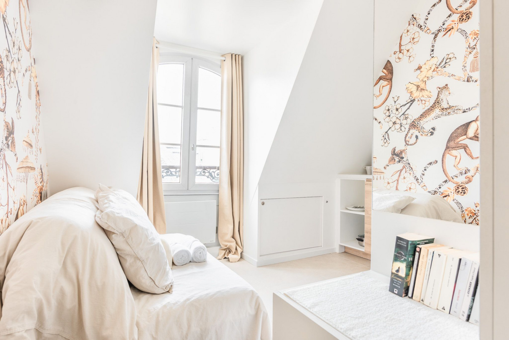 
                                                Location
                                                 Studio de prestige au coeur de Paris (loyer tout inclus)