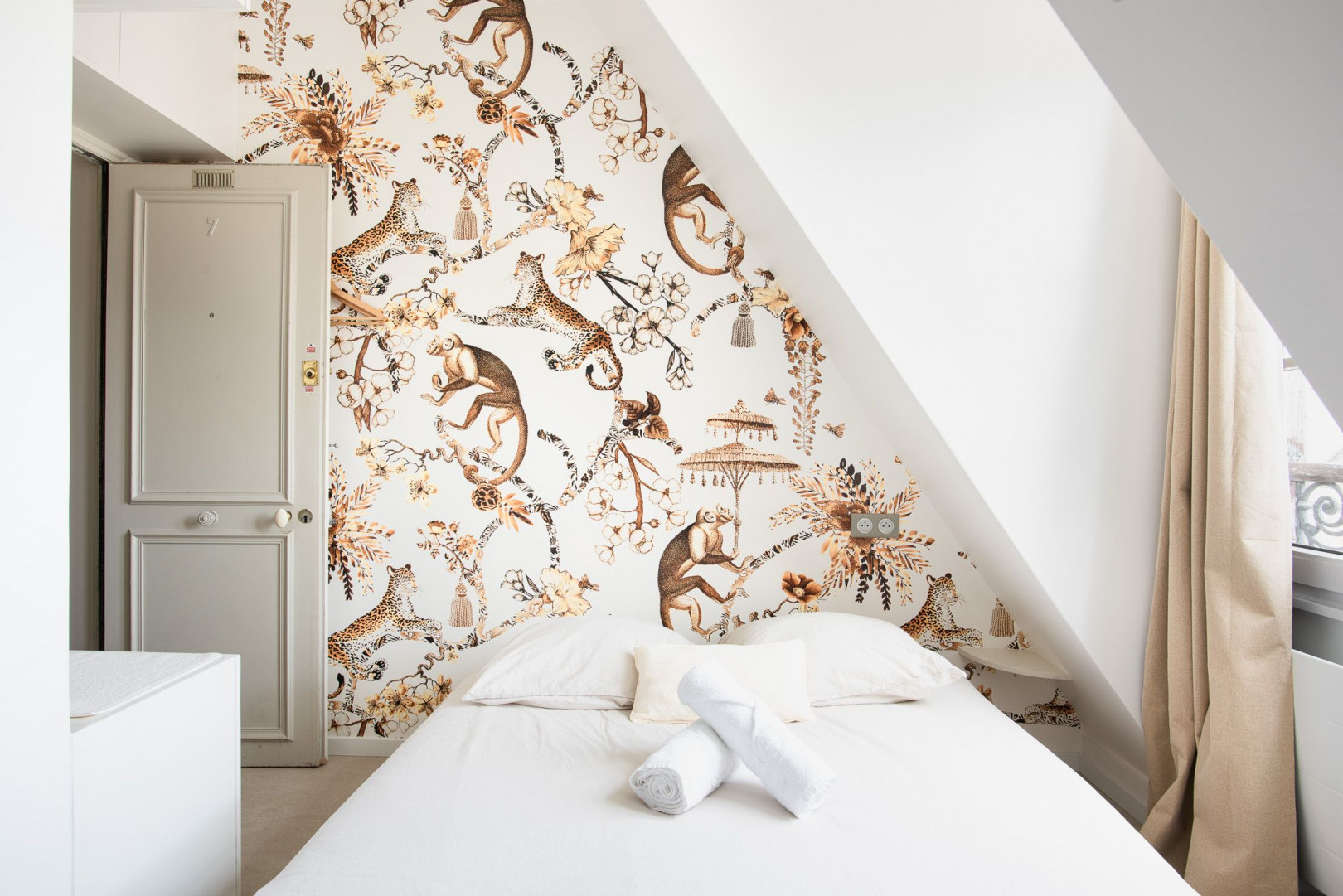 
                                                Location
                                                 Studio de prestige au coeur de Paris (loyer tout inclus)