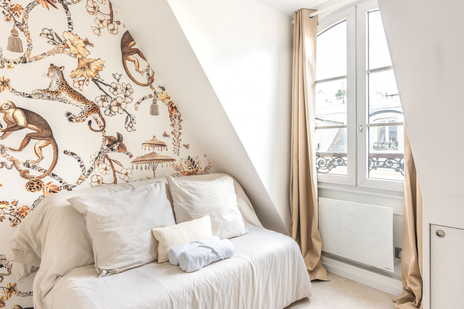 
                                                Location
                                                 Studio de prestige au coeur de Paris (loyer tout inclus)