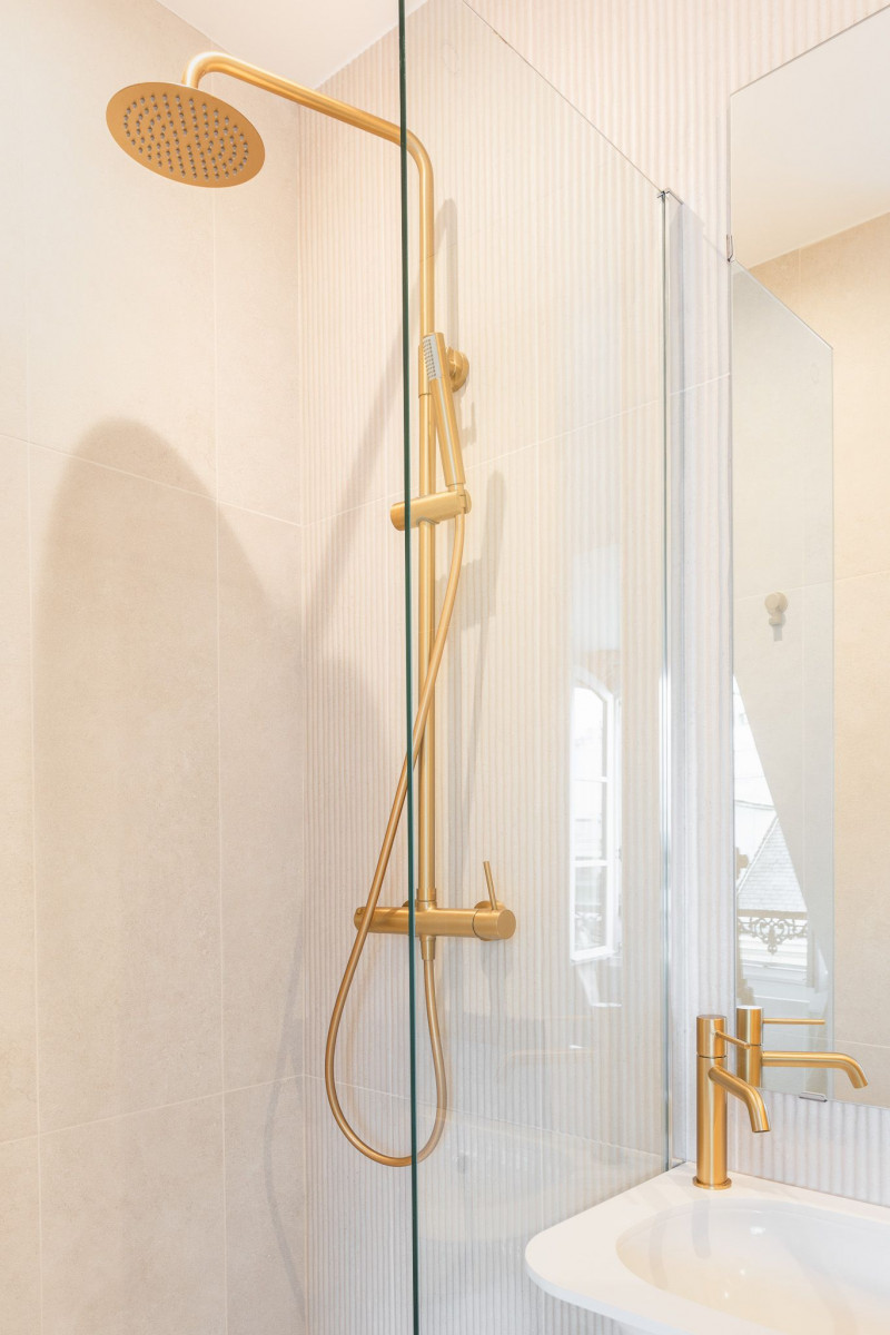 
                                                Location
                                                 Studio de prestige au coeur de Paris (loyer tout inclus)