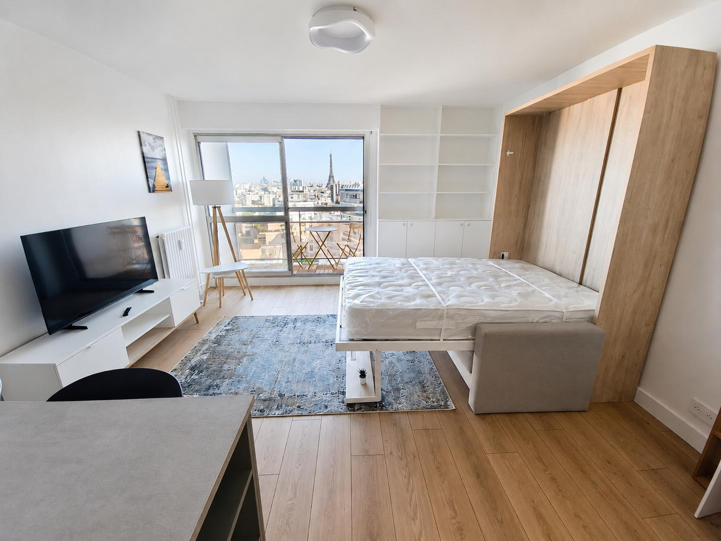 
                                                Location
                                                 Studio de prestige rénové avec architecte