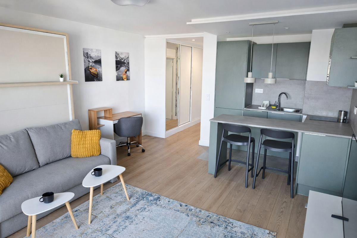 
                                                Location
                                                 Studio de prestige rénové avec architecte