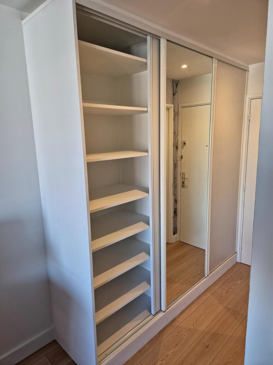 
                                                Location
                                                 Studio de prestige rénové avec architecte