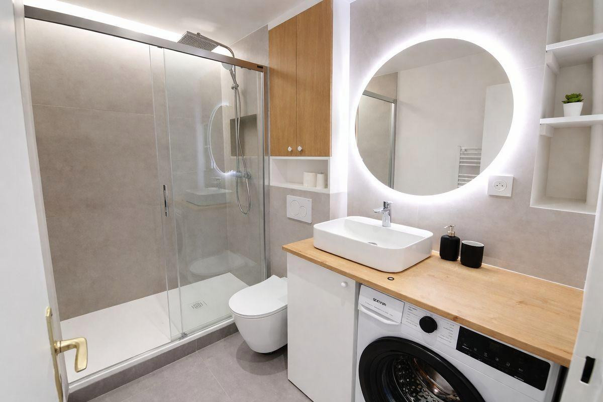 
                                                Location
                                                 Studio de prestige rénové avec architecte