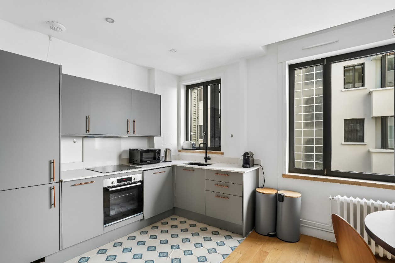 
                                                Vente
                                                 Studio de Standing- Quartier Champs-Elysées - 8ème