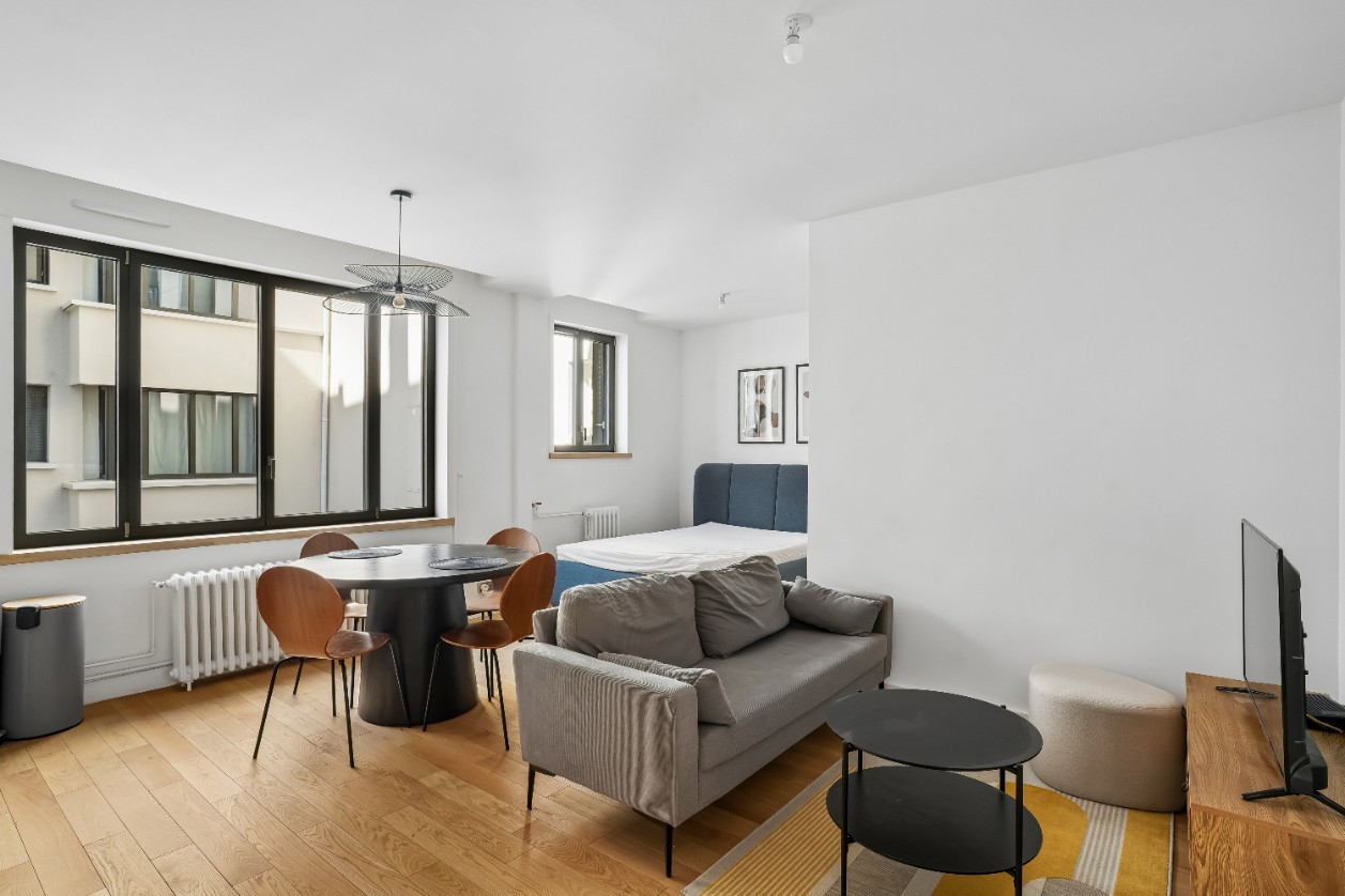 
                                                Vente
                                                 Studio de Standing- Quartier Champs-Elysées - 8ème