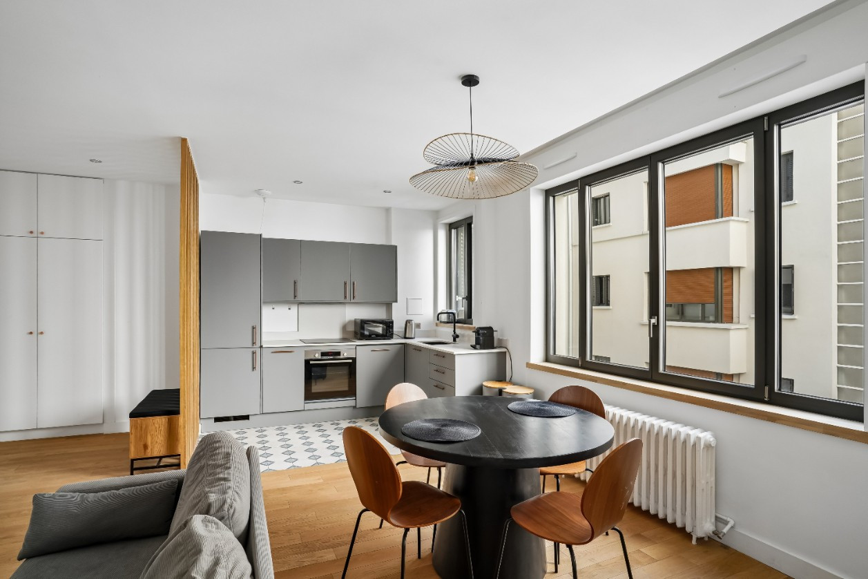 
                                                Vente
                                                 Studio de Standing- Quartier Champs-Elysées - 8ème