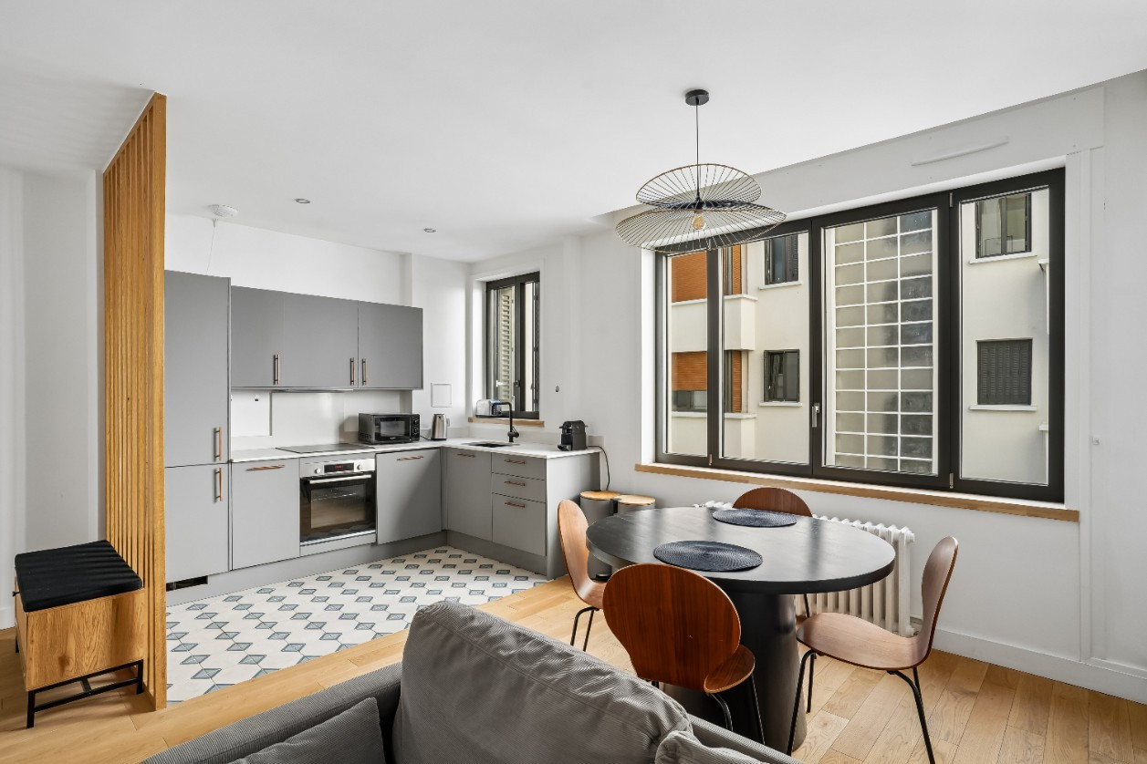 
                                                Vente
                                                 Studio de Standing- Quartier Champs-Elysées - 8ème