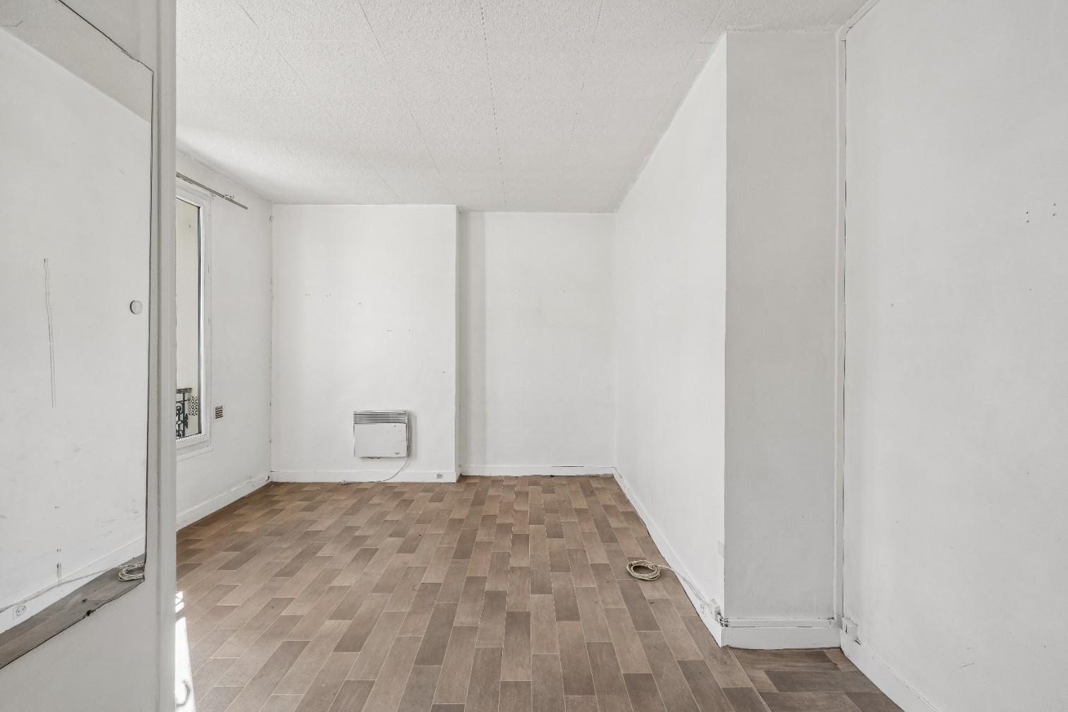 
                                                Vente
                                                 Studio - dernier étage - à rénover - Levallois