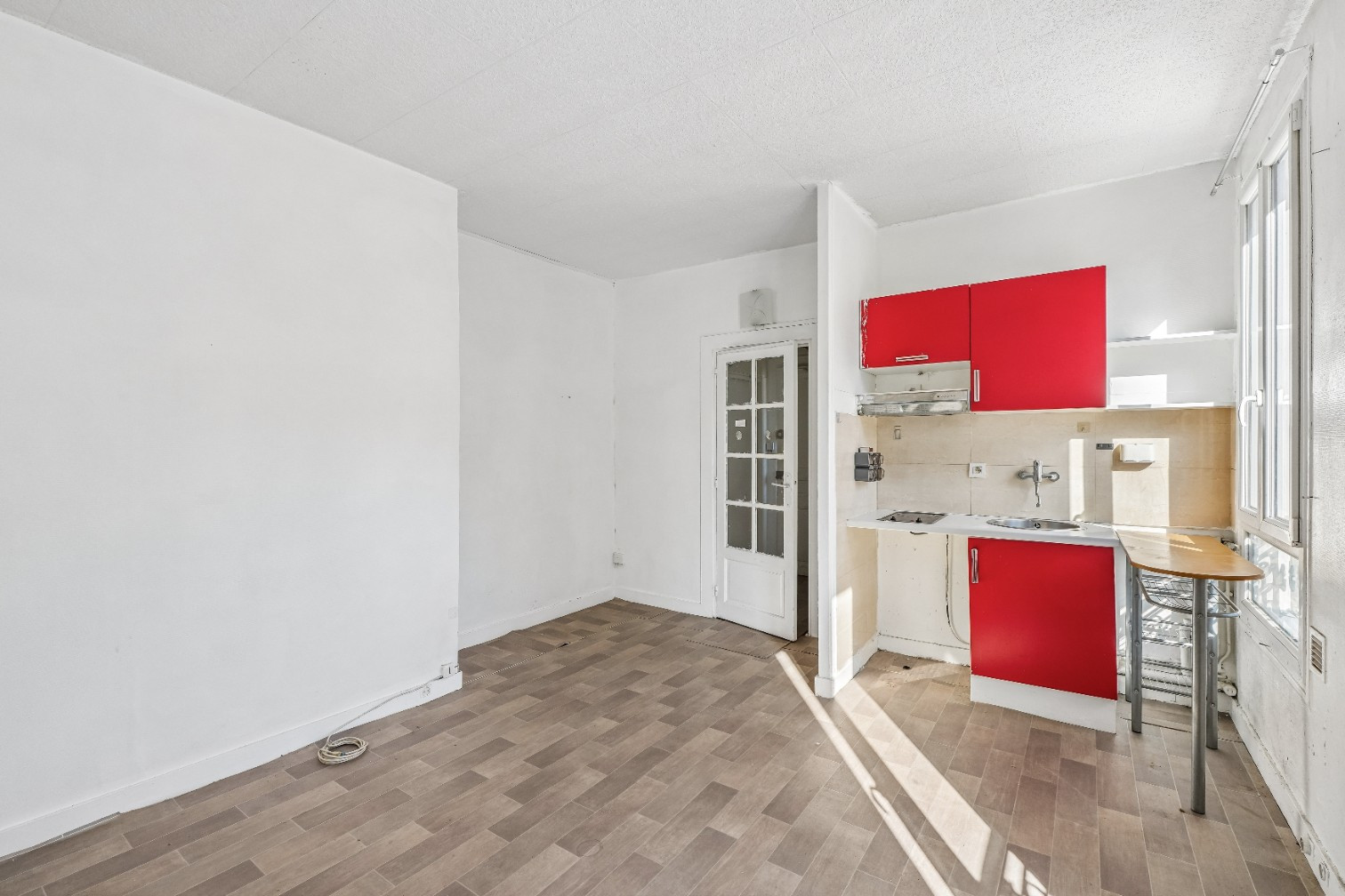 
                                                Vente
                                                 Studio - dernier étage - à rénover - Levallois