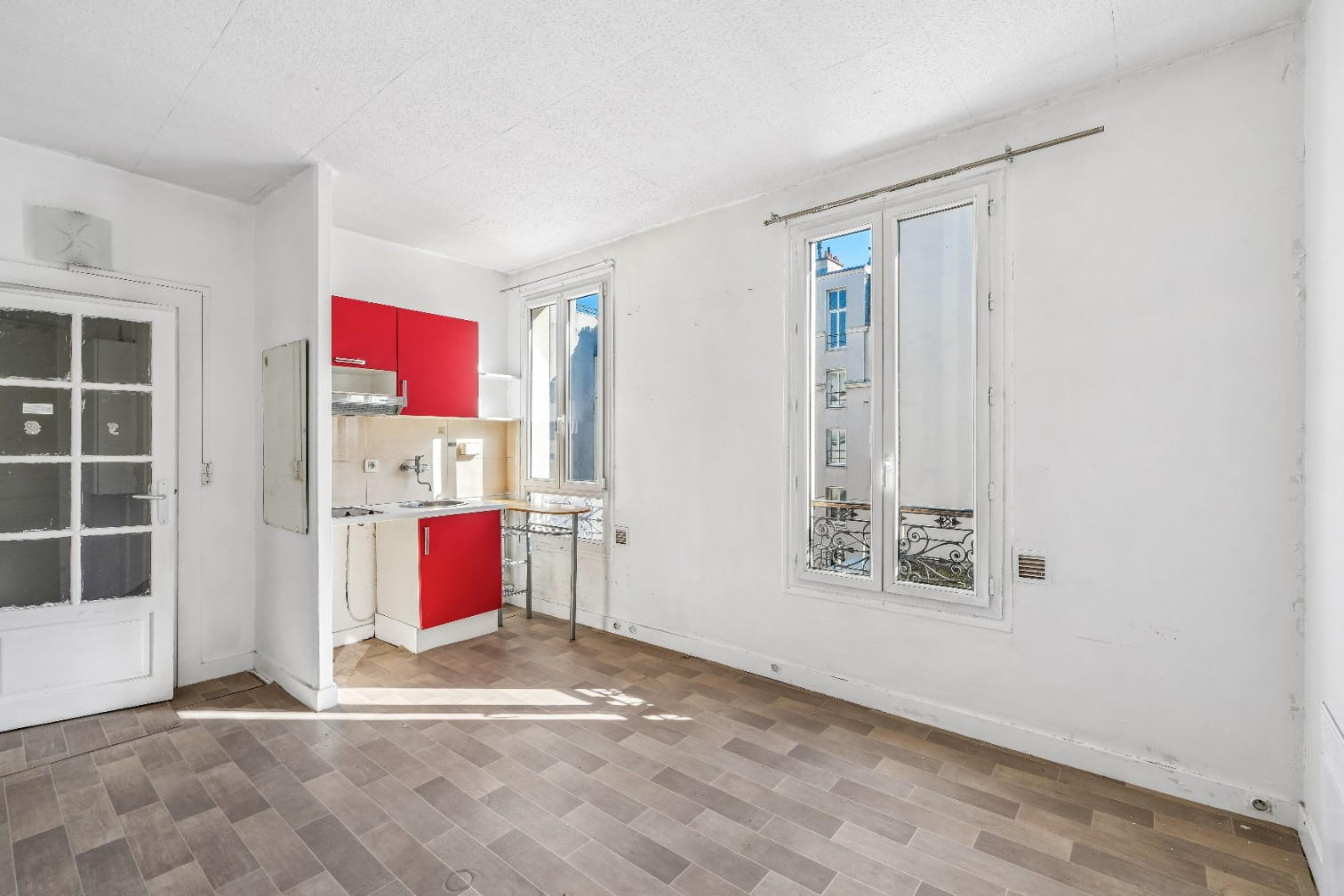 
                                                Vente
                                                 Studio - dernier étage - à rénover - Levallois