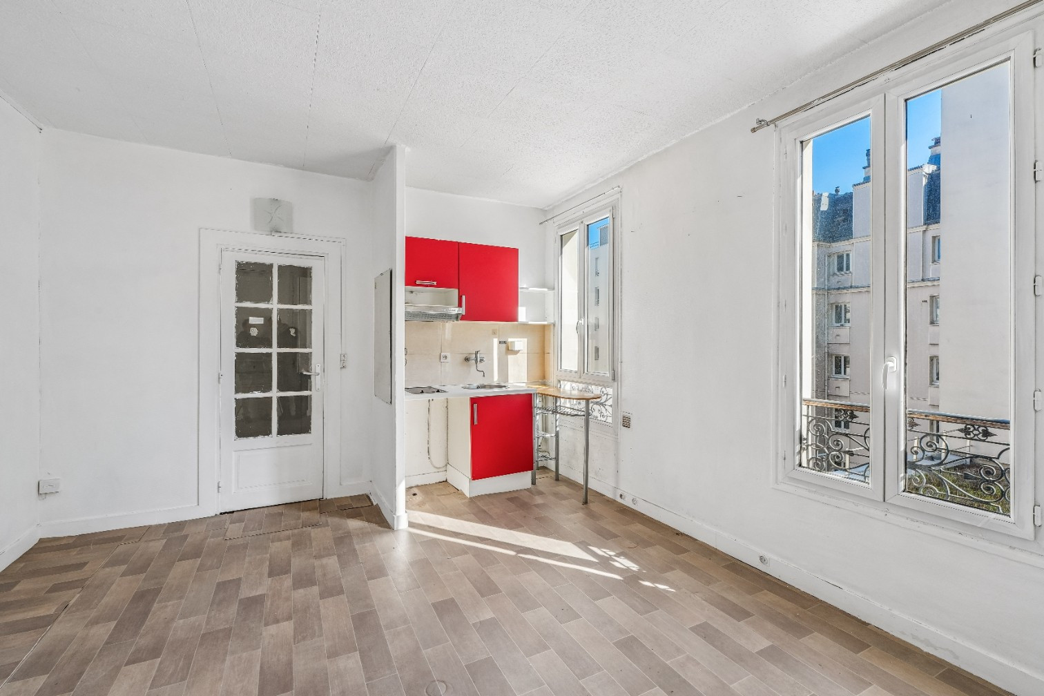 
                                                Vente
                                                 Studio - dernier étage - à rénover - Levallois