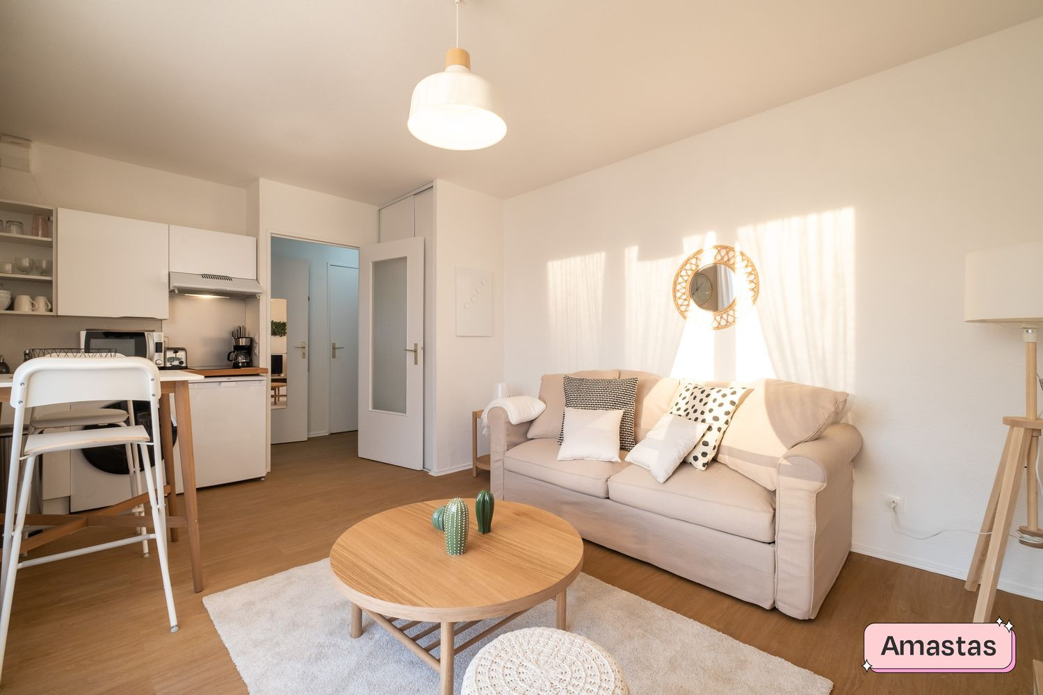 
                                                Location
                                                 Studio dernier étage avec terrasse au Busca possibilité pkg