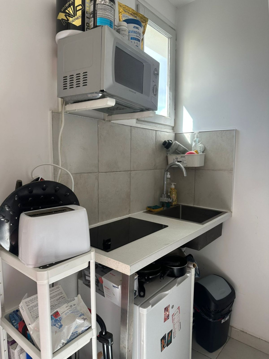 
                                                Location
                                                 Studio dernier étage, vue imprenable