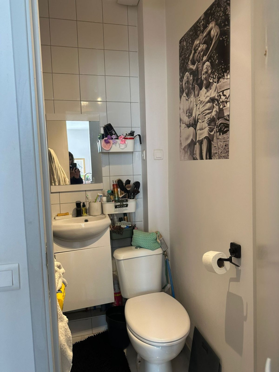 
                                                Location
                                                 Studio dernier étage, vue imprenable