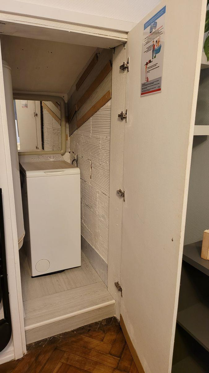 
                                                Location
                                                 Studio design et refait à neuf