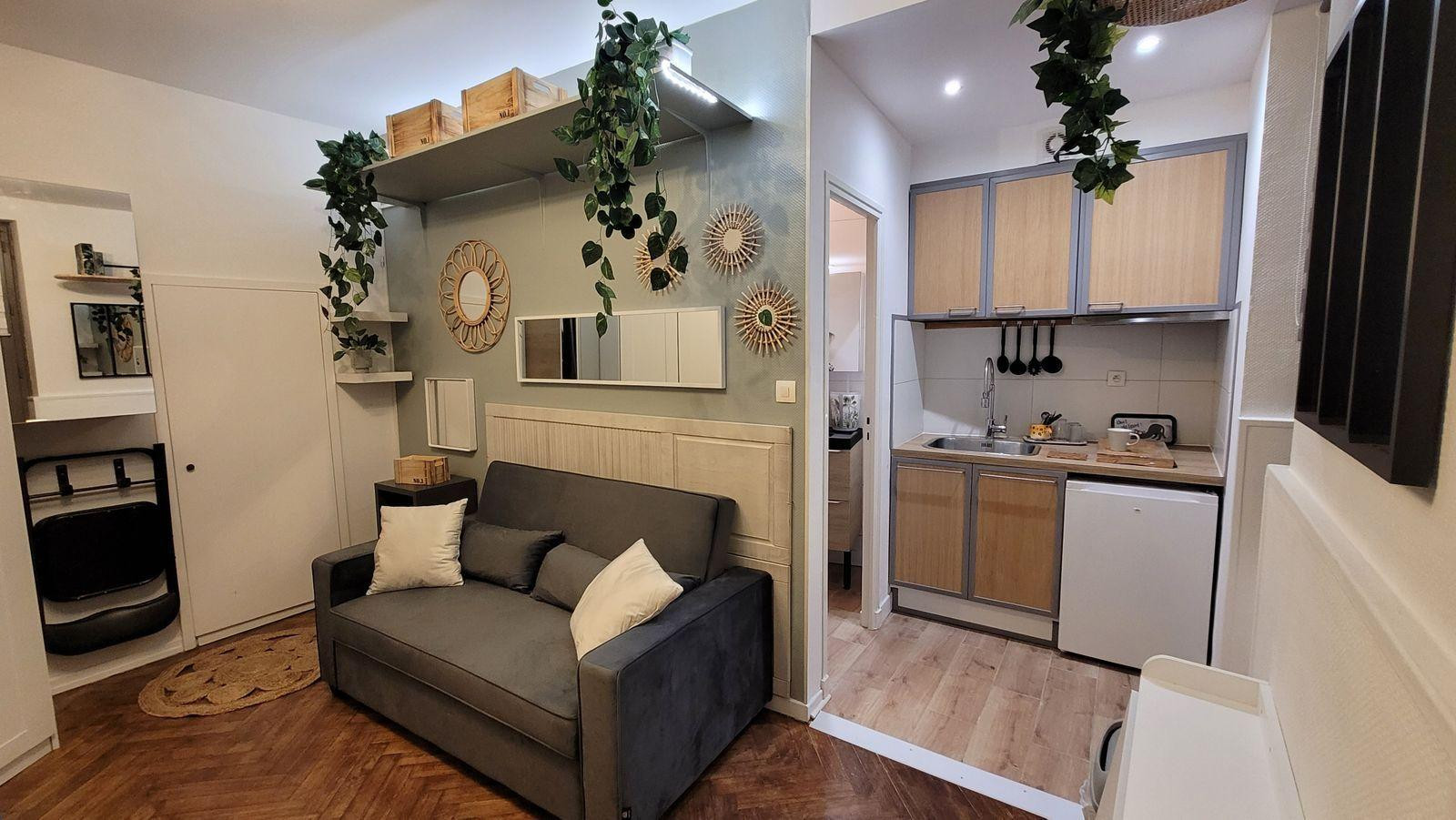 
                                                Location
                                                 Studio design et refait à neuf