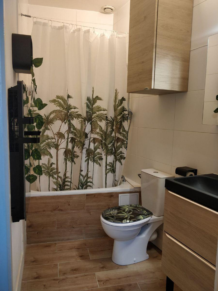
                                                Location
                                                 Studio design et refait à neuf