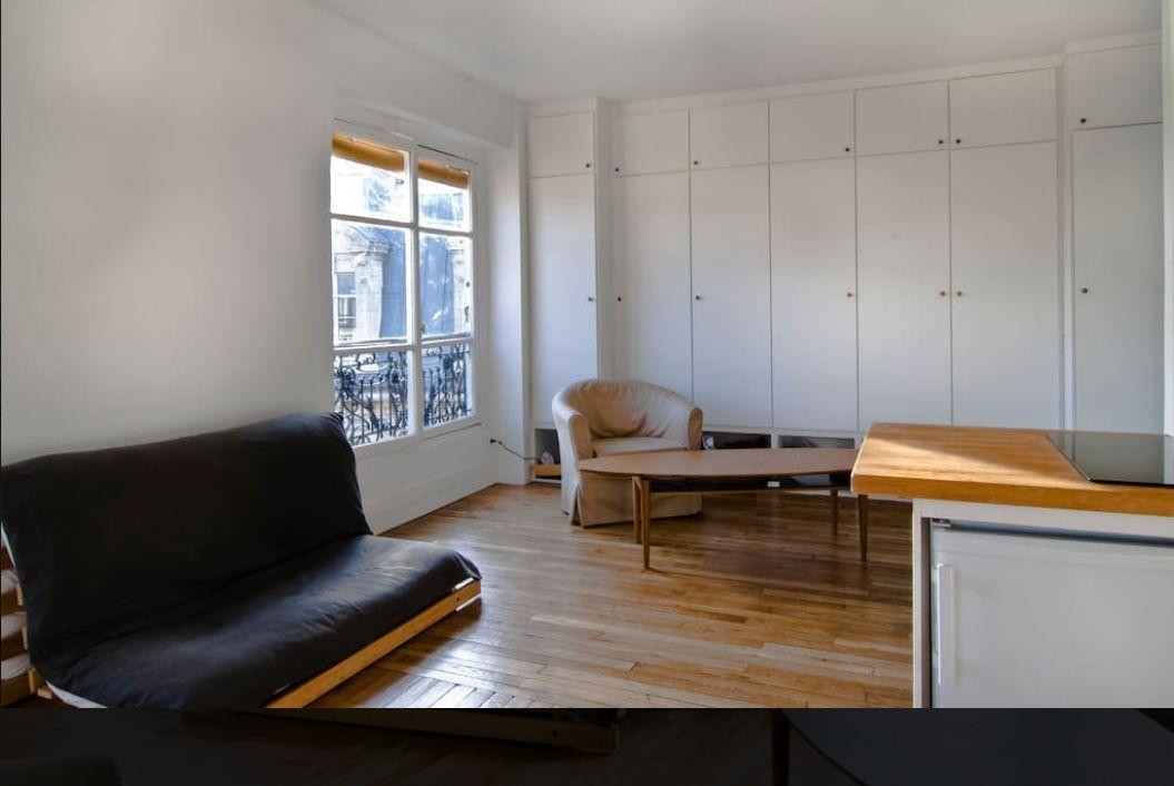 
                                                Location
                                                 Studio Double Expo S-E Dernier Etg. avec Ascenseur