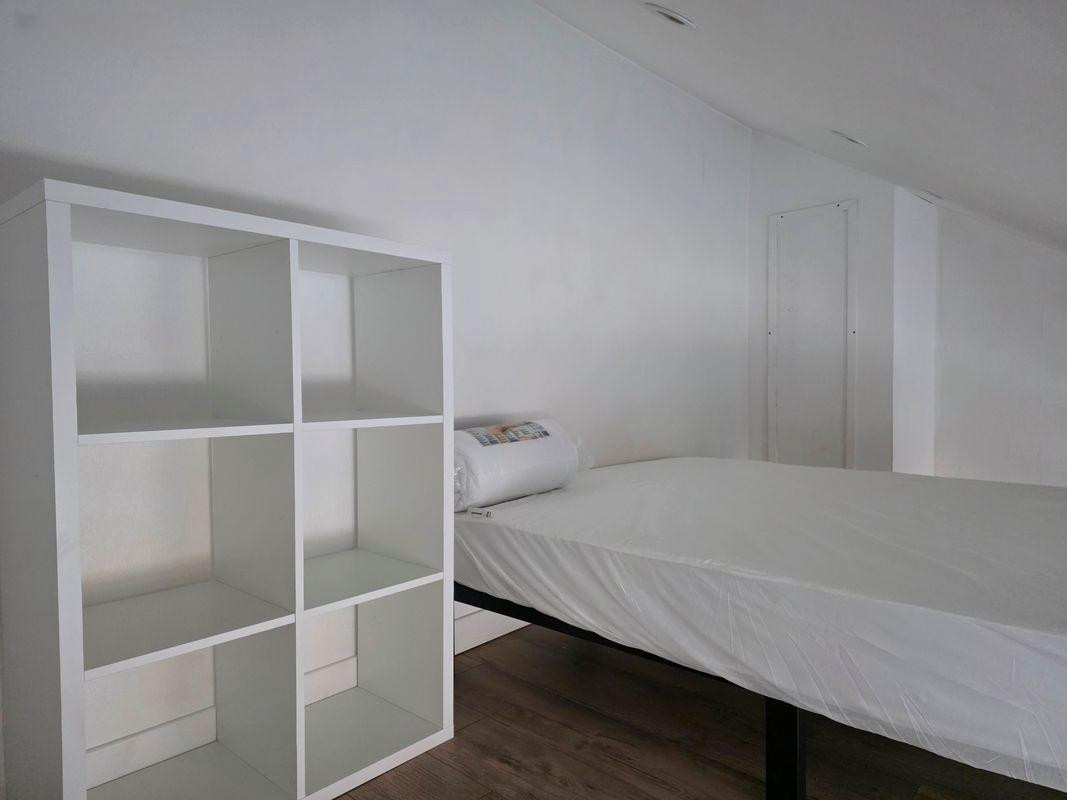 
                                                Location
                                                 Studio duplex