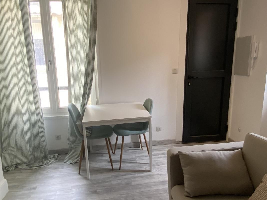 
                                                Location
                                                 Studio Duplex quartier Saint-Michel - 1331110