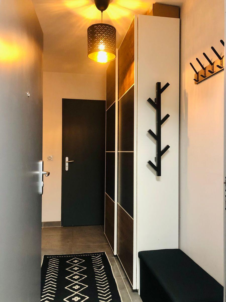 
                                                Location
                                                 Studio en face de la Faculté de Droit d’Aix-en-Pce