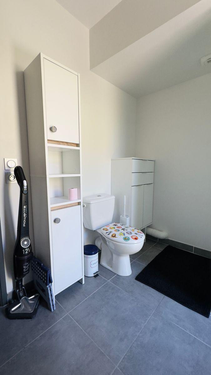 
                                                Location
                                                 Studio en face de la Faculté de Droit d’Aix-en-Pce
