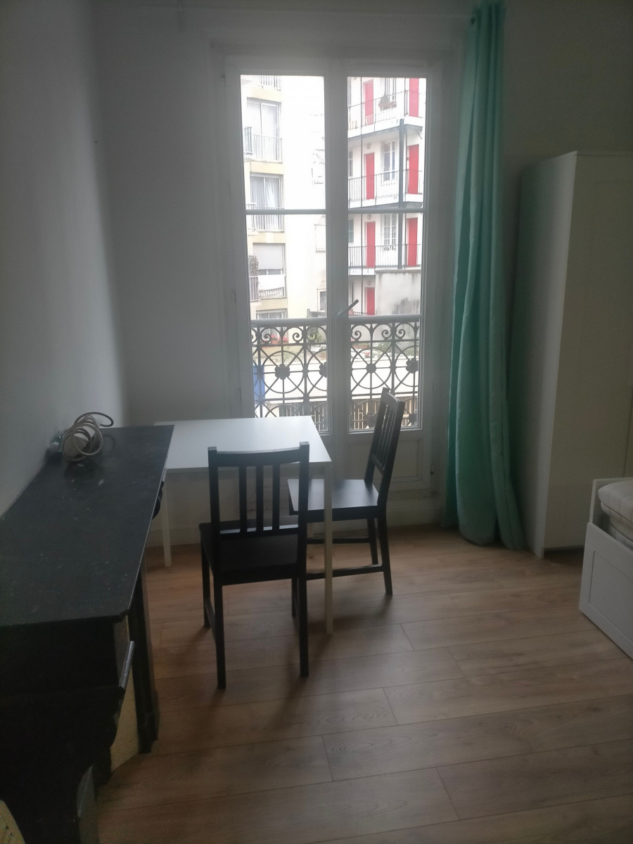 
                                                Location
                                                 studio en parfait état très bien placé (loyer tout inclus)
