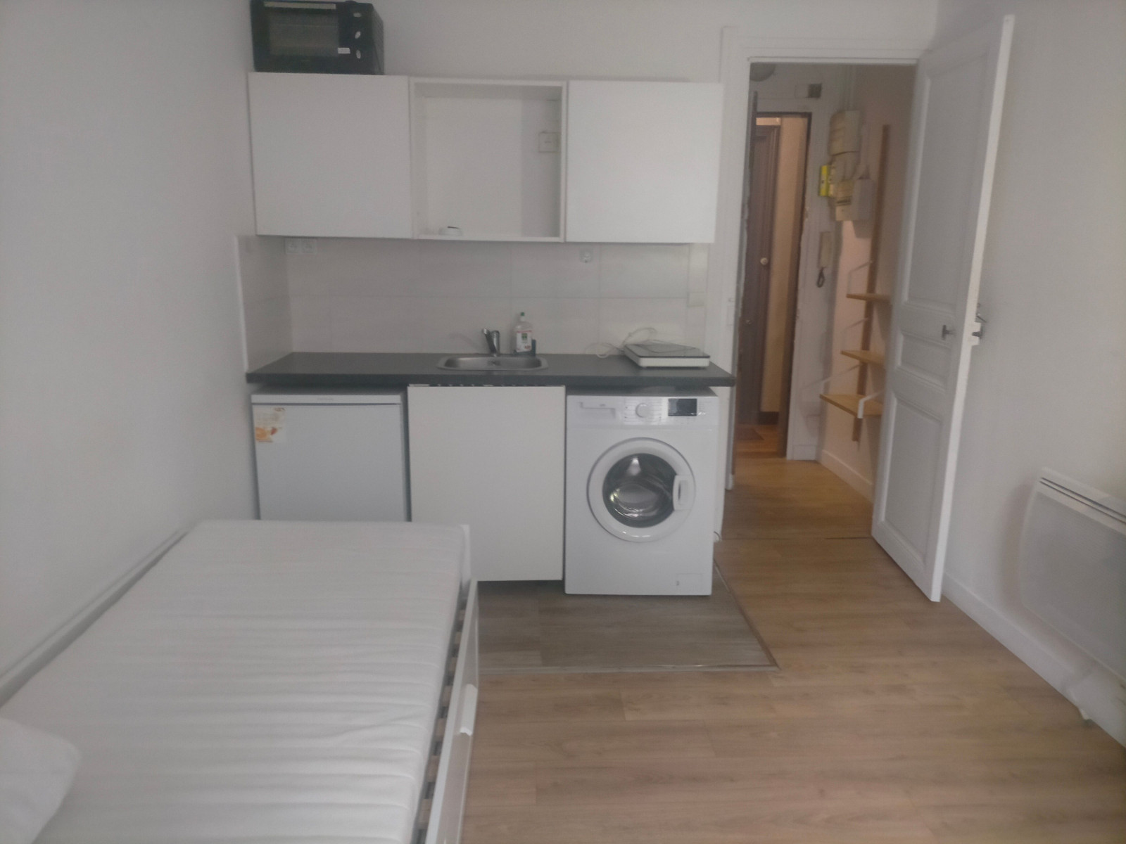 
                                                Location
                                                 studio en parfait état très bien placé (loyer tout inclus)