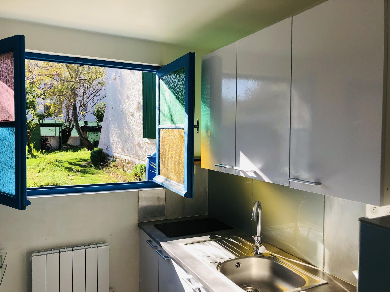 
                                                Location
                                                 Studio en rez de jardin avec place de parking