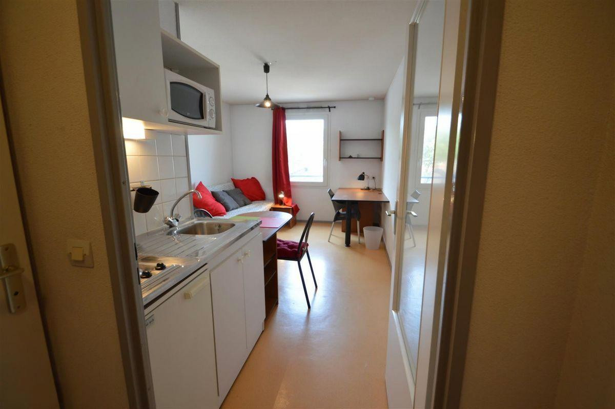 
                                                Location
                                                 Studio entièrement meublé - Résidence sécurisée av