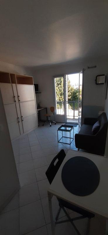 
                                                Location
                                                 Studio entièrement refait