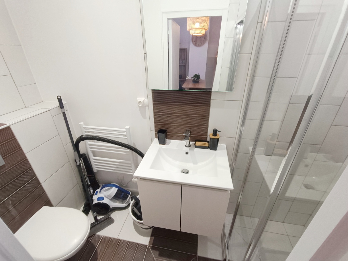 
                                                Location
                                                 Studio entièrement rénové moderne et fonctionnel