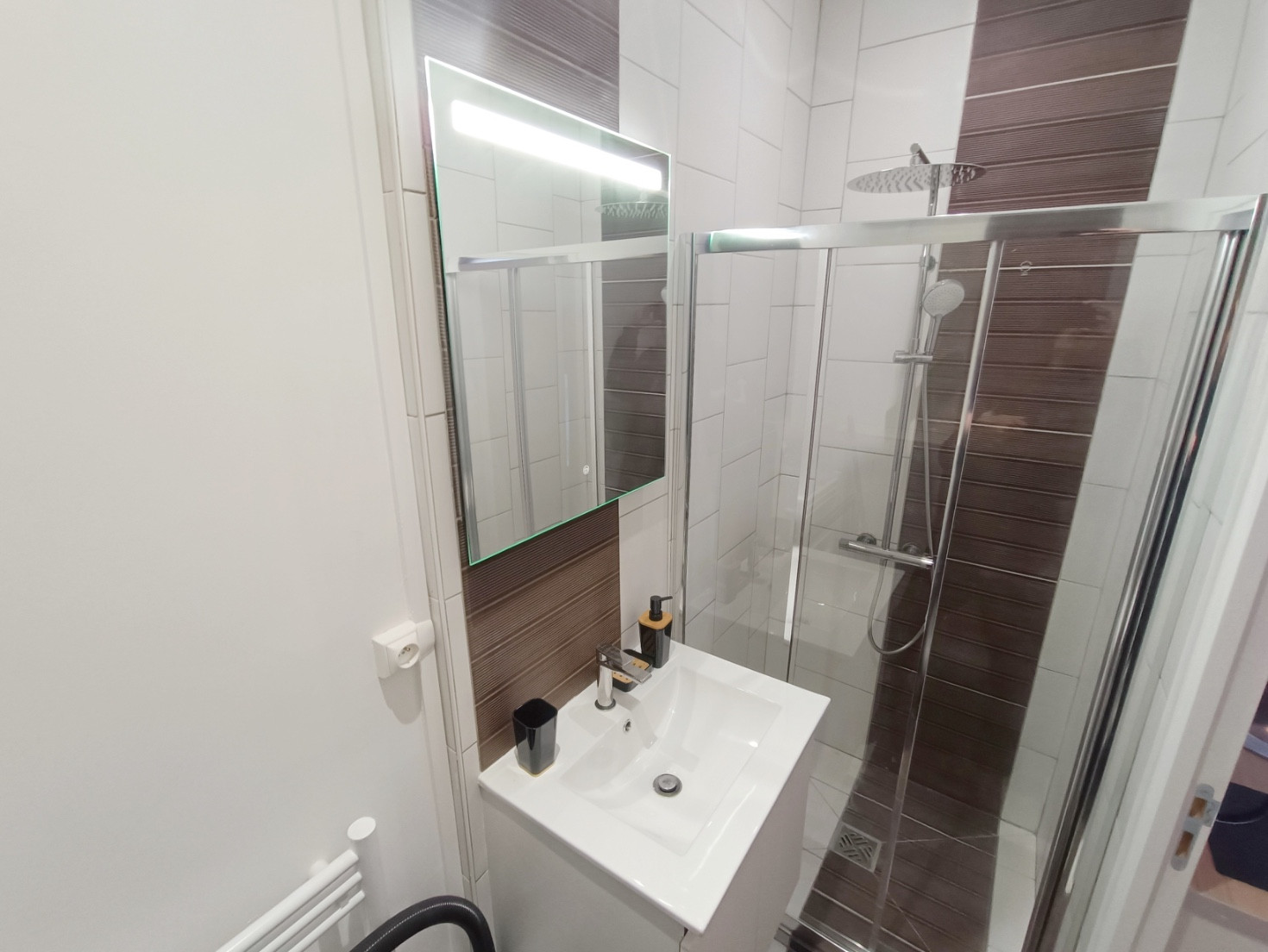 
                                                Location
                                                 Studio entièrement rénové moderne et fonctionnel